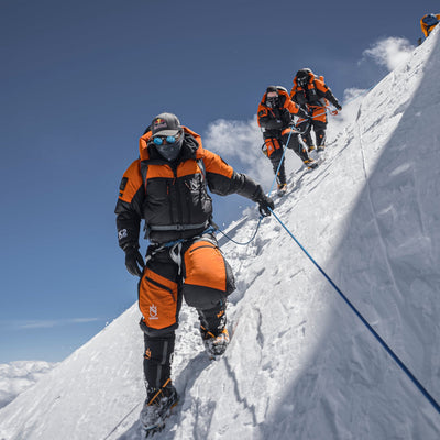 7000m